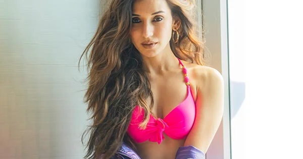 Heli Daruwala in pink bikini top sets social media on fire – Indian dancer looked too hot to handle.