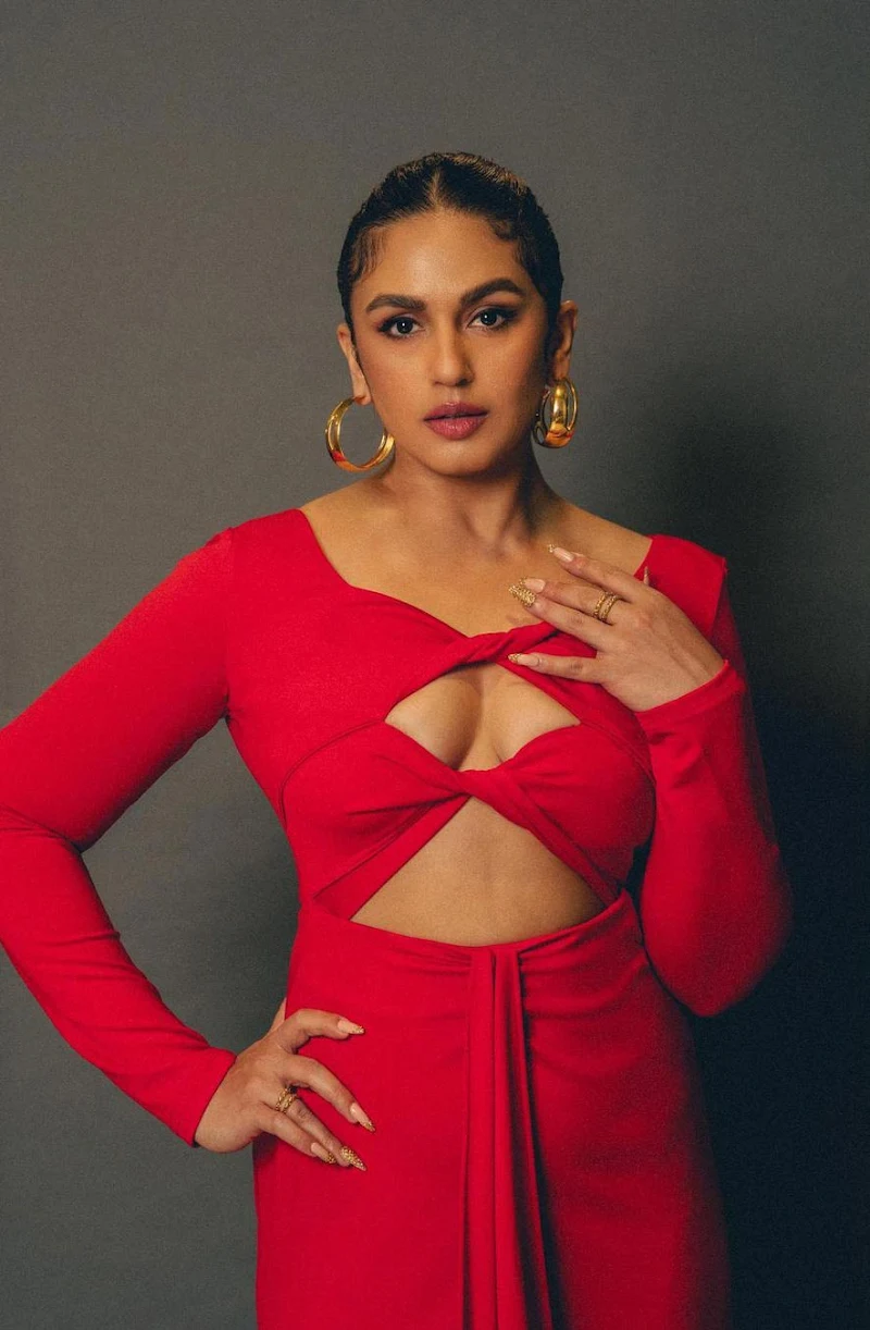 huma qureshi cleavage red dress hot curvy actress