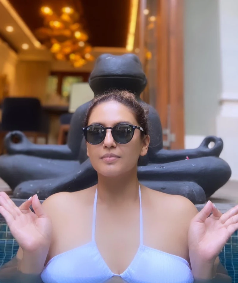 Huma Qureshi swimsuit vacation pics