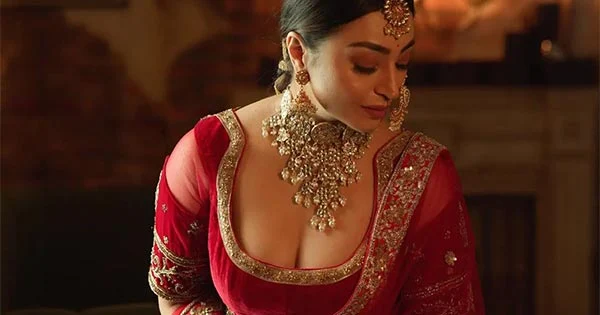 Iira Soni looks stunning in this cleavage baring bridal attire – see now.