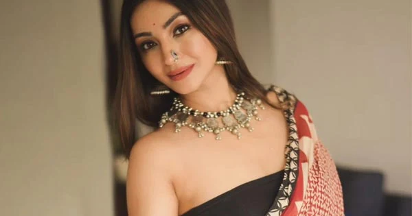 Woodpecker web series actress, Iira Soni, turns the heat up in saree with tube blouse – see now.