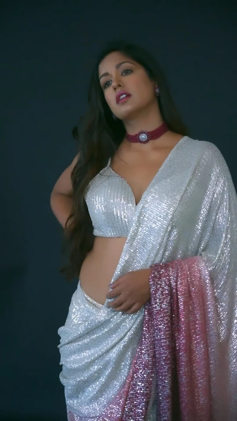 Ishita Dutta saree hot actress