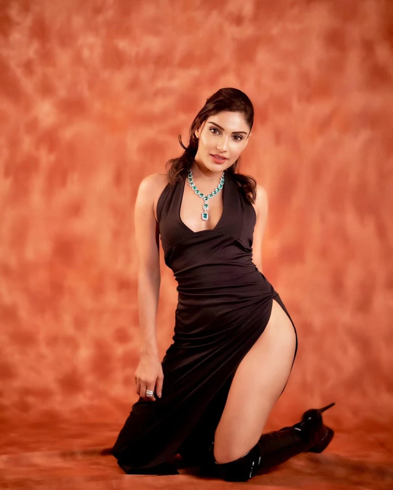 Ishita Raj sexy legs risky high slit black dress