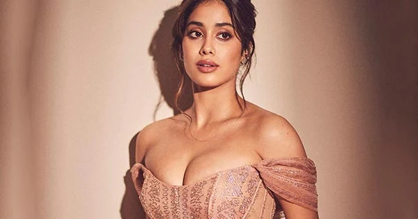 janhvi kapoor cleavage corset top skirt busty indian