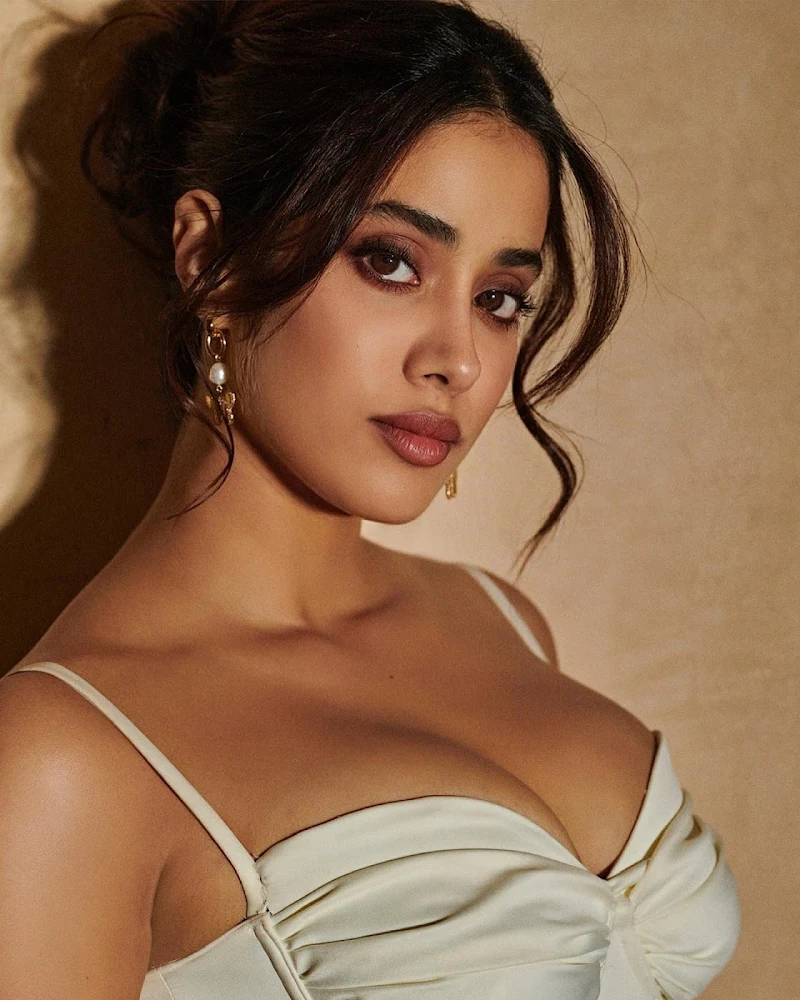 Janhvi Kapoor cleavgae curvy body tight white dress