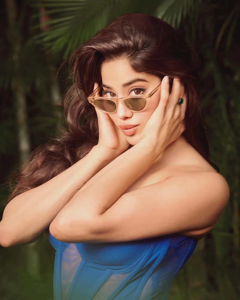 Janhvi Kapoor cleavage blue corset top pants