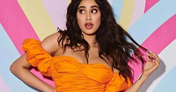 Janhvi Kapoor curvy body short dress