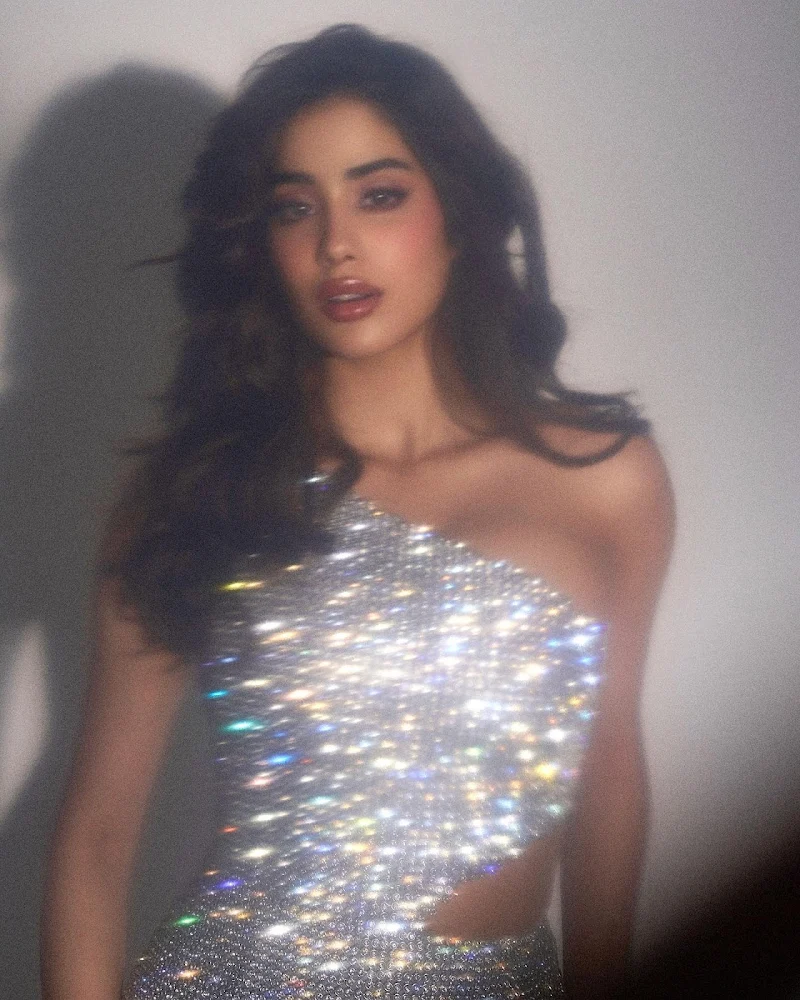 janhvi kapoor high slit dress legs curvy body