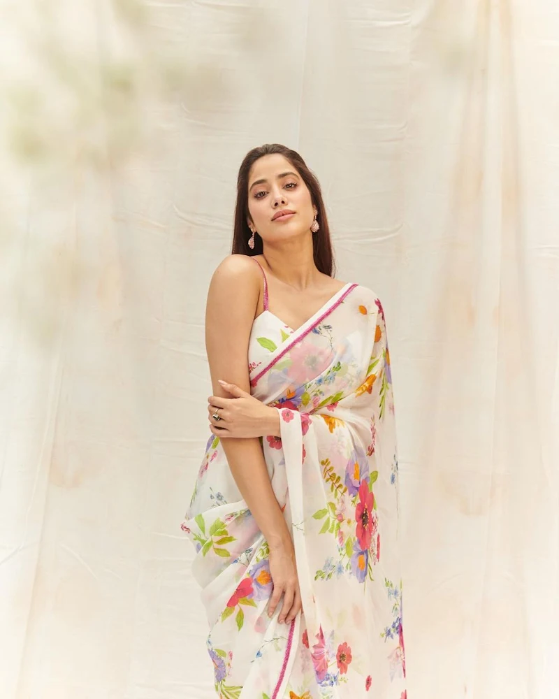 Janhvi Kapoor saree hot bollywood actress