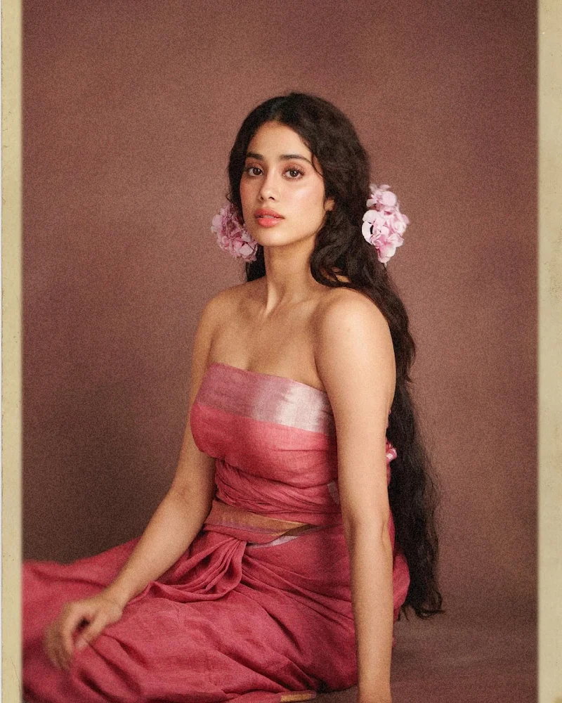 janhvi kapoor saree without blouse