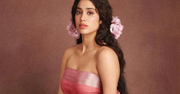 Janhvi Kapoor in saree without blouse looked breathtaking – see now.