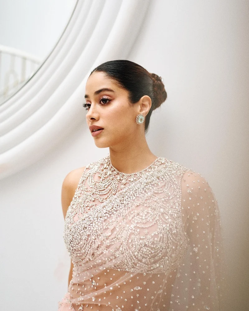 janhvi kapoor sheer saree curvy indian actress