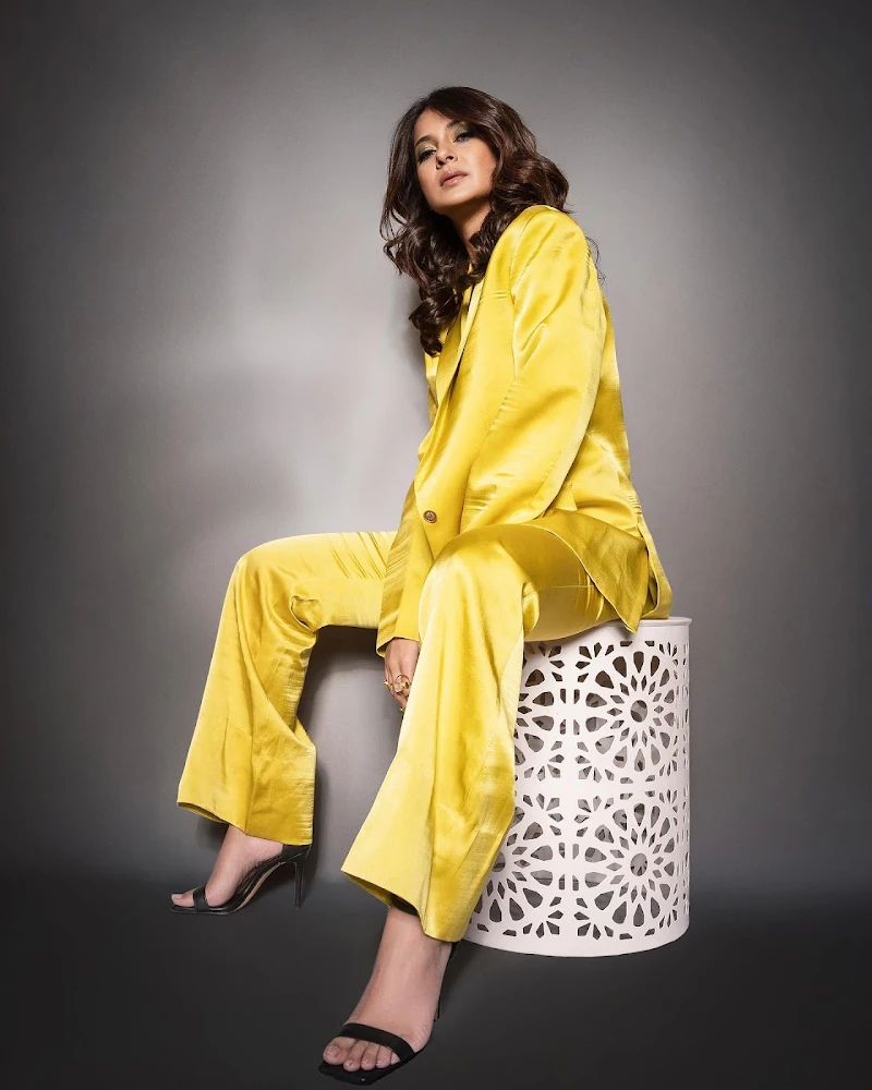 jennifer winget pantsuit stylish hot tv actress