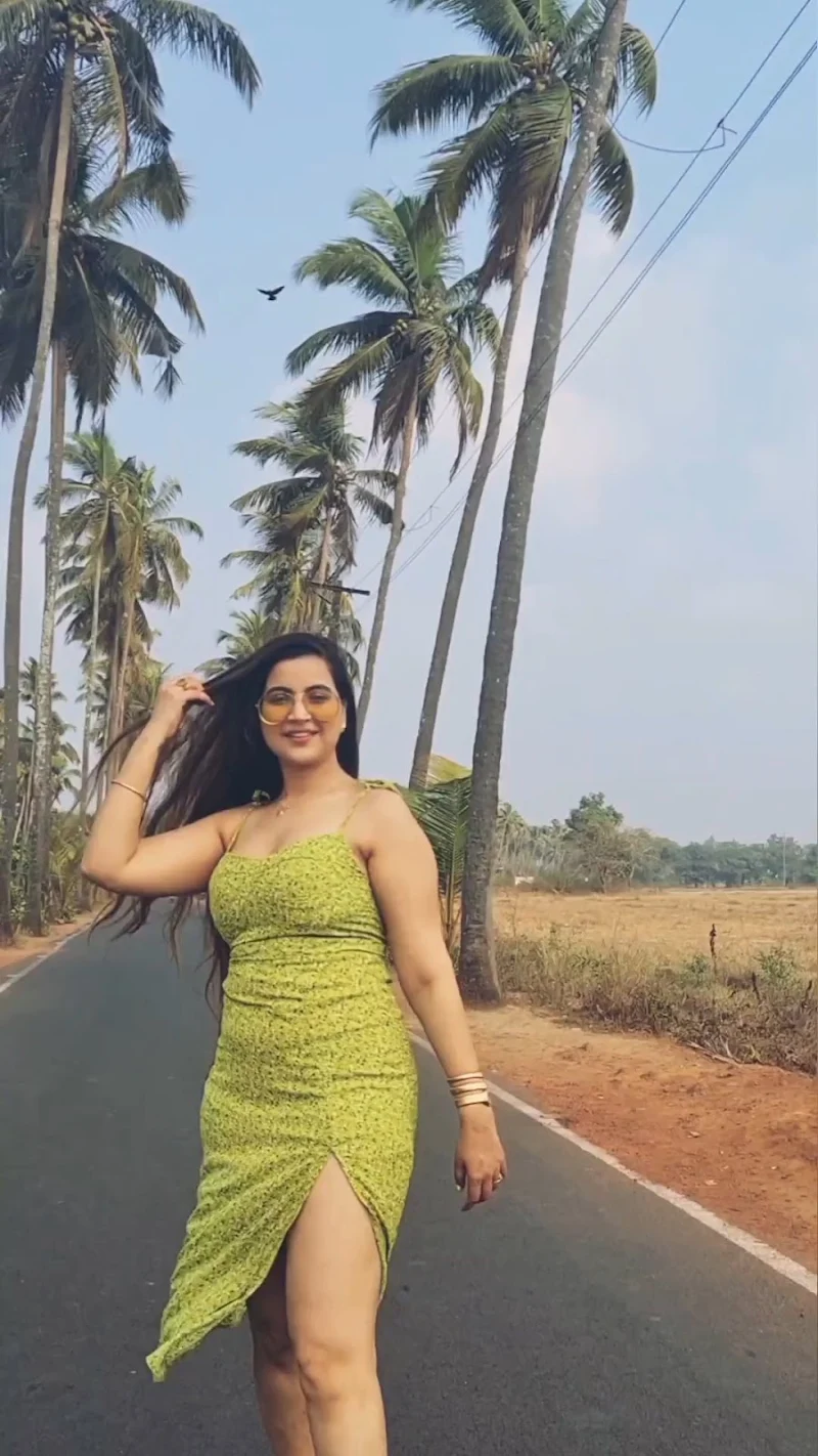 jolly bhatia curvy actress high slit dress