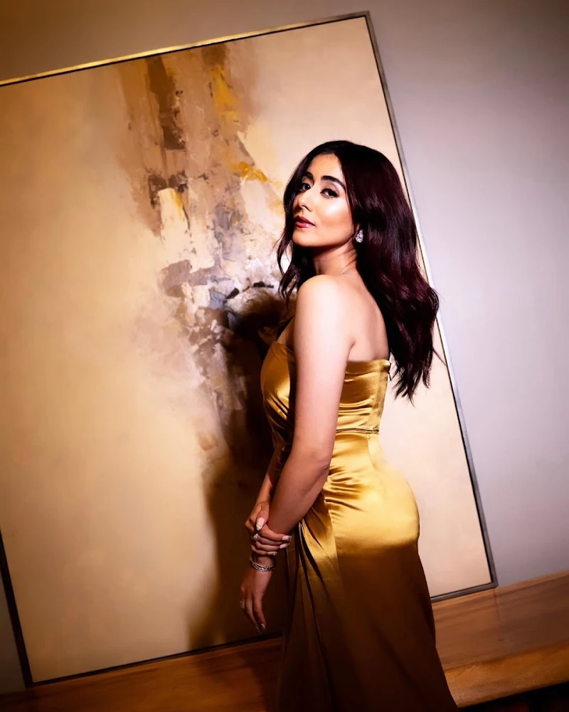 jonita gandhi sexy legs high slit golden dress