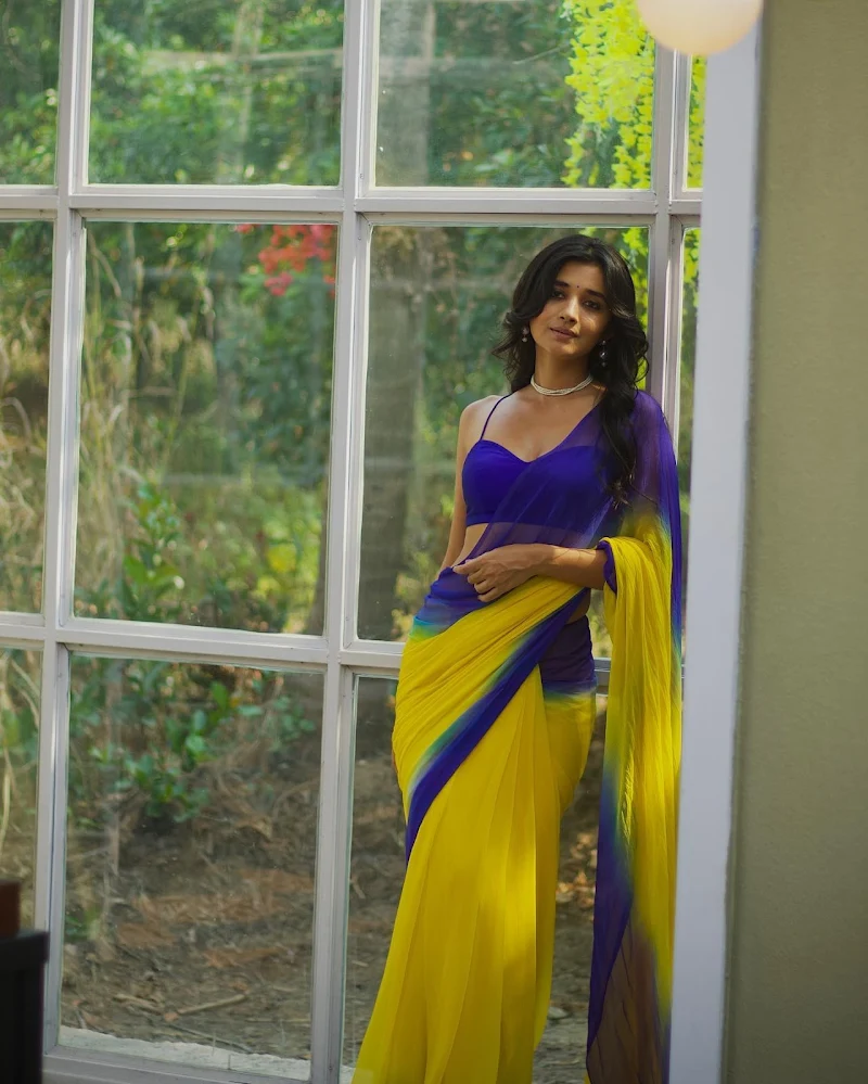 kanika mann blue yellow saree cleavage