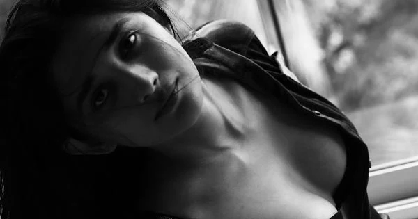 Kanika Mann flaunted ample cleavage in these monochromatic shots – see now.