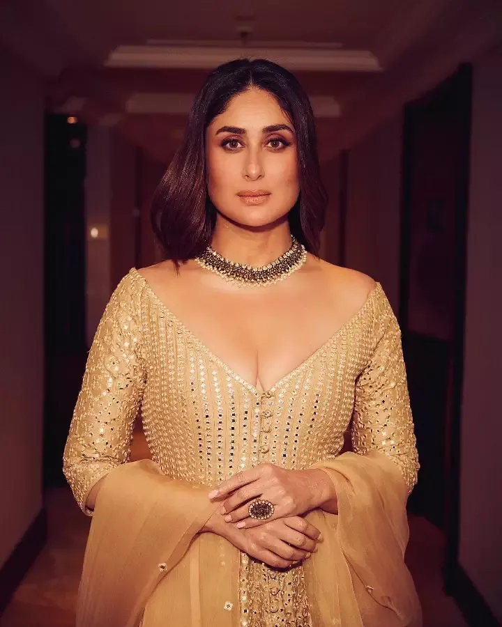 kareena kapoor cleavage stylish dress