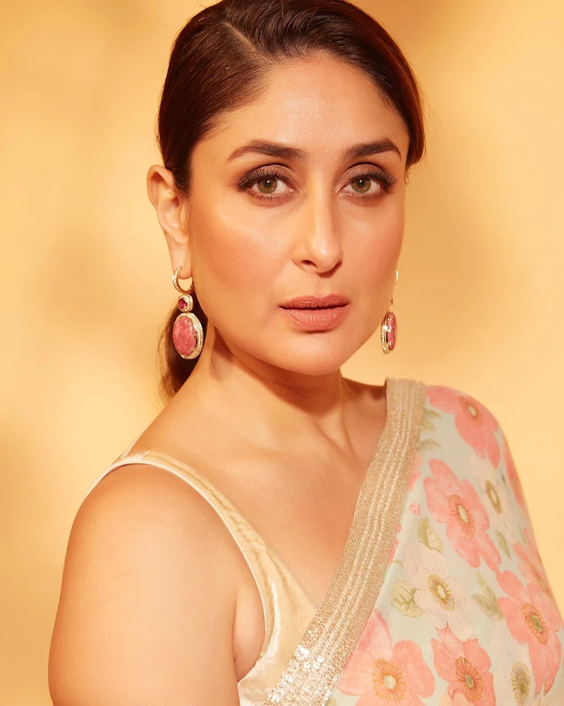 kareena kapoor saree sleeveless blouse actress