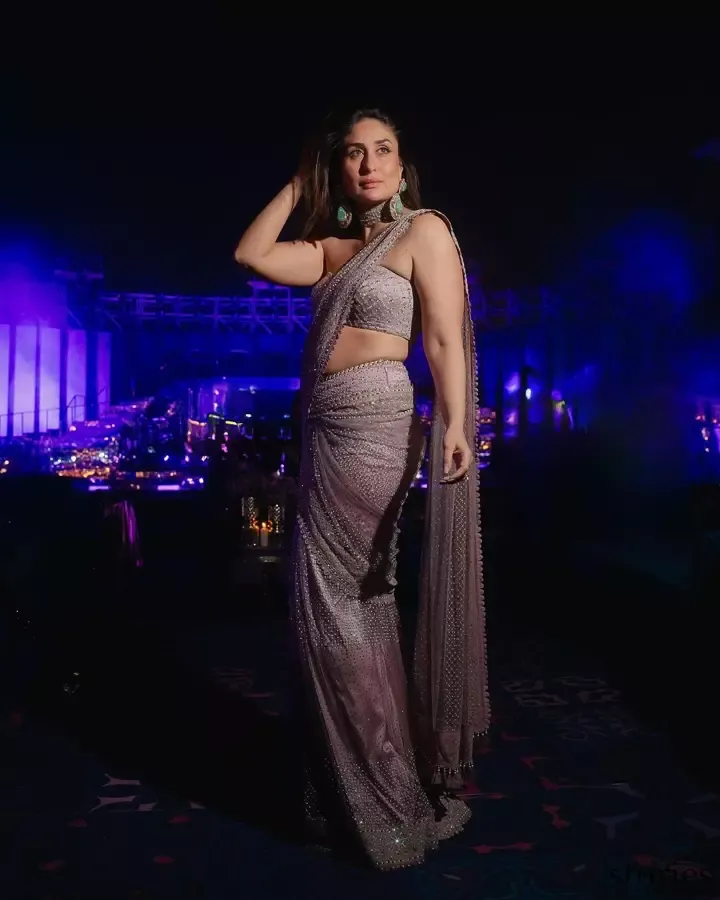 Kareena Kapoor saree tiny blouse stylish hot indian actress