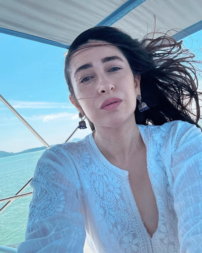 karishma kapoor white outfit vacation