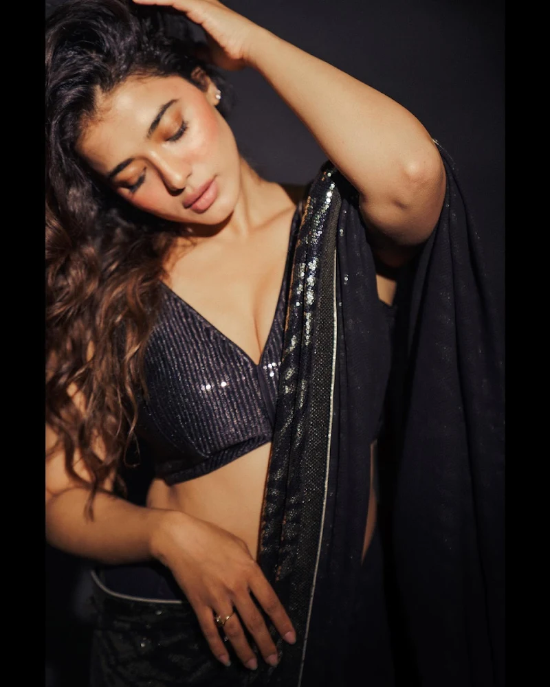 Ketika Sharma black saree cleavage curvy actress