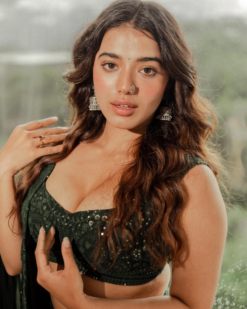 Ketika Sharma cleavage busty indian actress