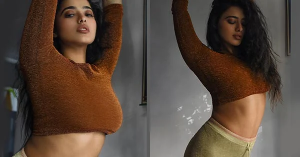 Ketika Sharma is too hot to handle in this crop top and yoga pants flaunting her fine curvy body.