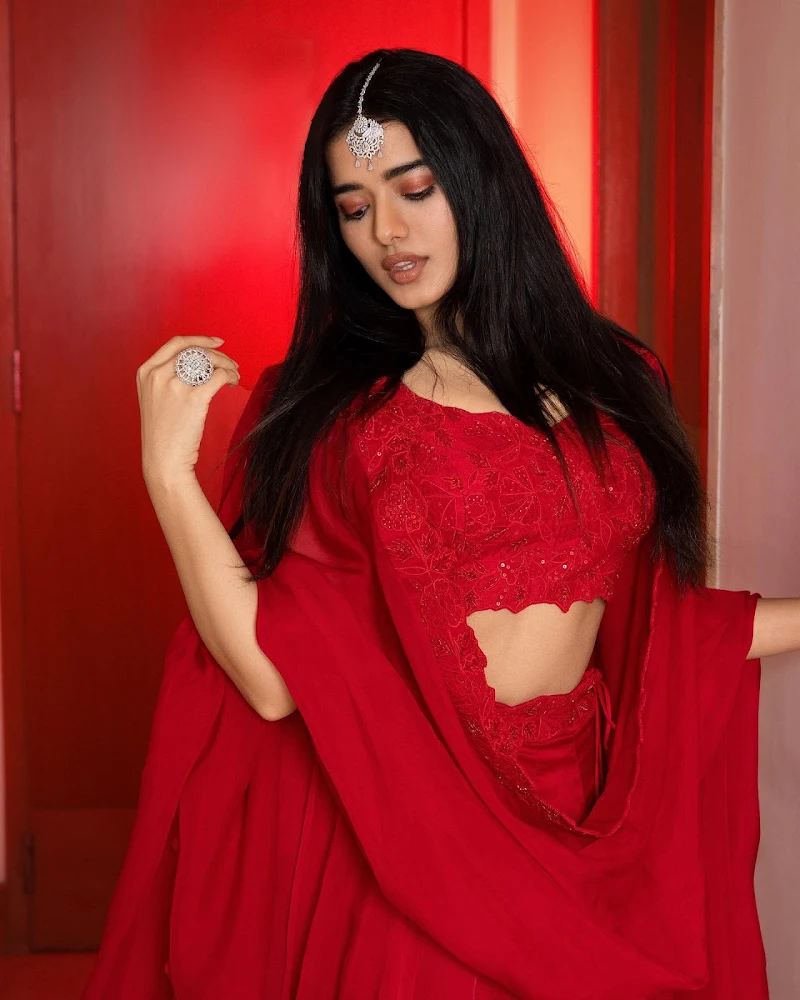 Ketika Sharma curvy actress red lehanga