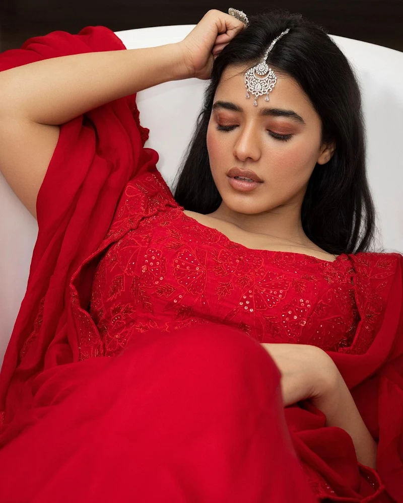 Ketika Sharma curvy actress red lehanga