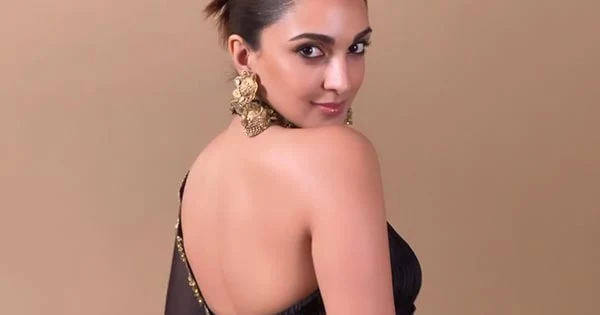 Kiara Advani flaunted her sexy back in black saree at Umang 2023 – see now.