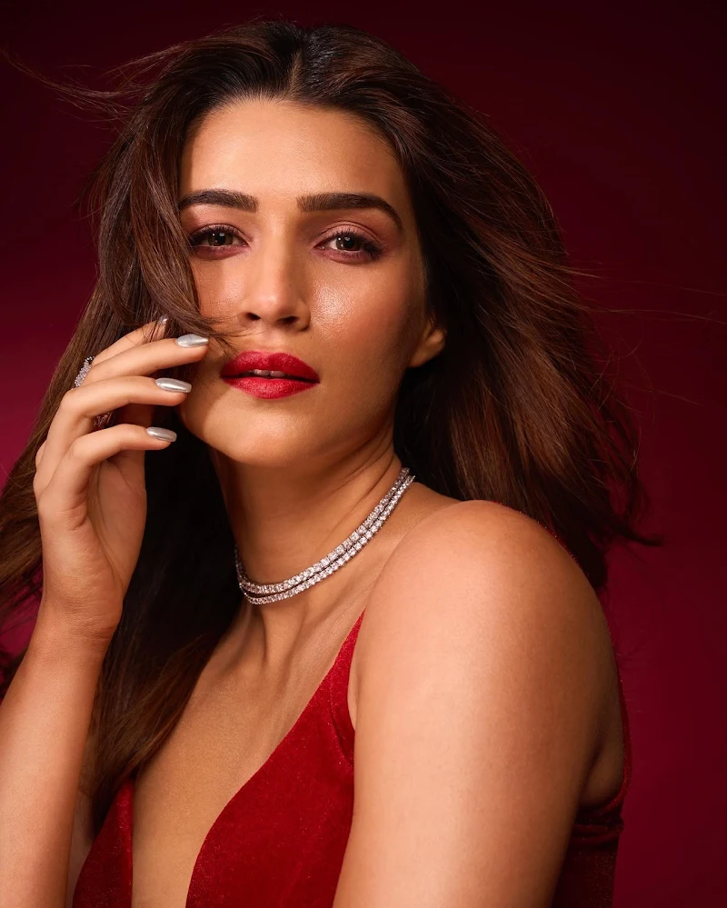 Kriti Sanon legs cleavage high slit dress