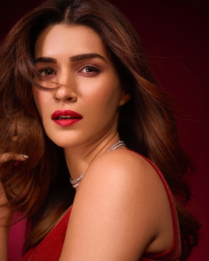 Kriti Sanon legs cleavage high slit dress