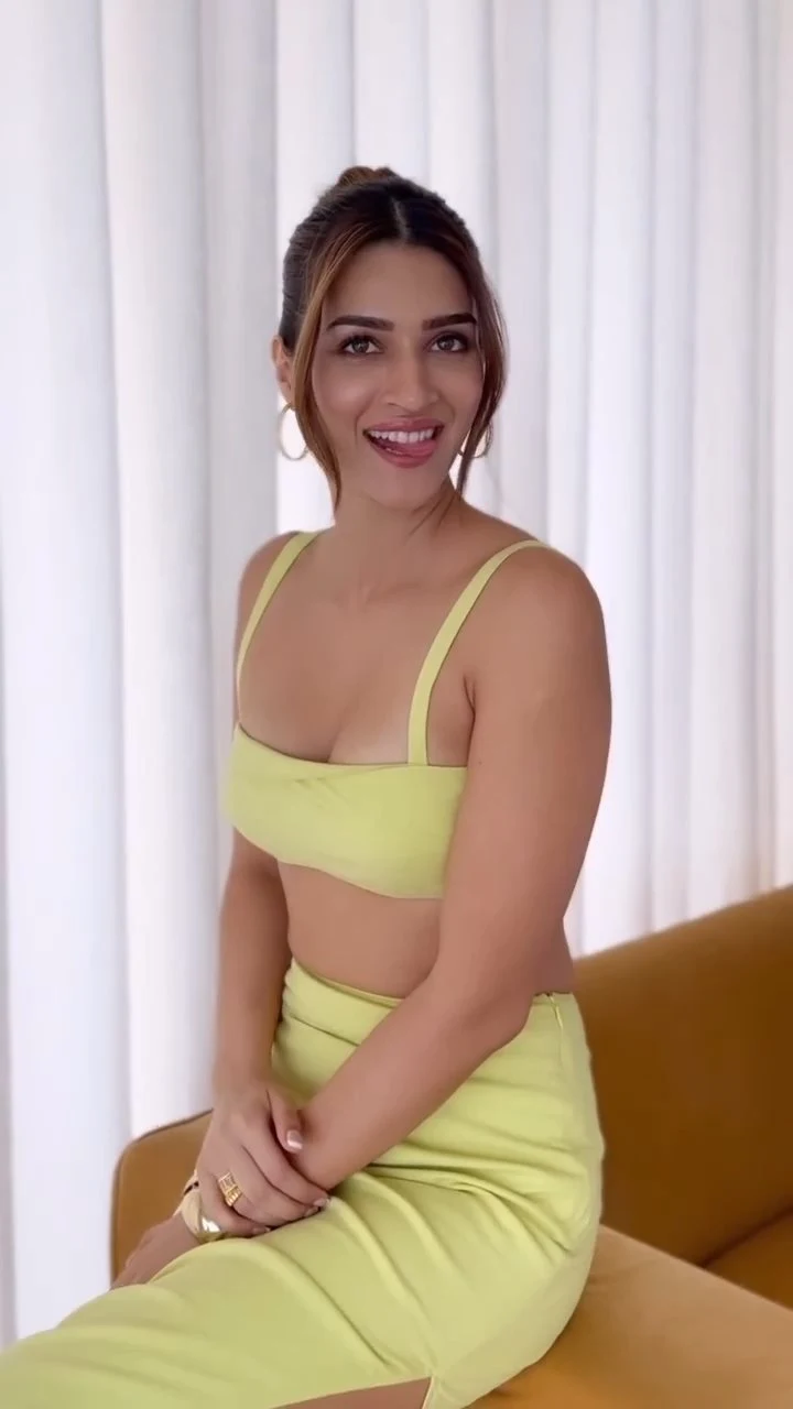 kriti sanon sexy legs thigh high slit skirt tiny top