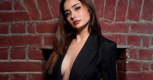 Leena Jumani goes braless in latest hot photoshoot – see now.