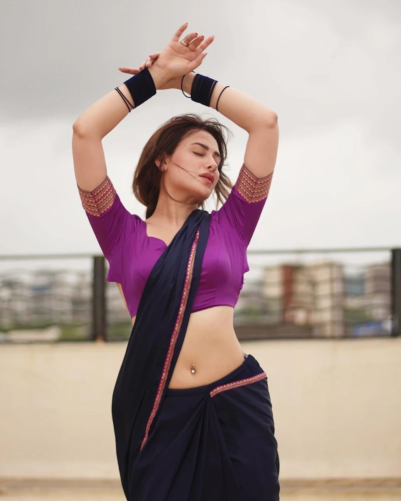 Mahira Sharma saree navel backless blouse hot actress