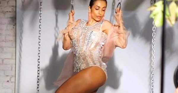 malaika arora sexy legs thighs hot photoshoot