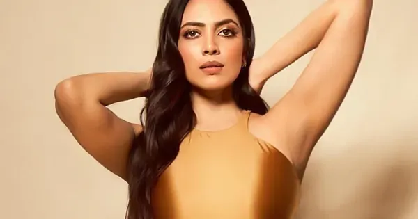 malavika mohanan hot stylish golden dress