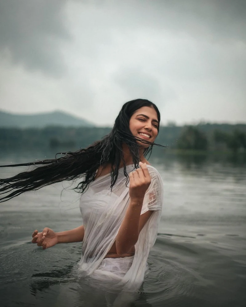 malavika mohanan wet white saree tiny blouse indian actress