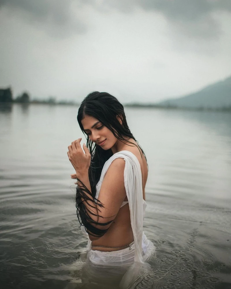 malavika mohanan wet white saree tiny blouse indian actress