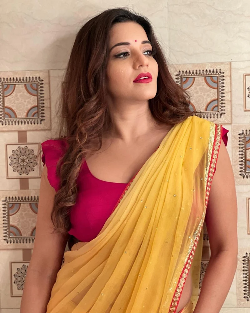 monalisa backless yellow saree curvy actress