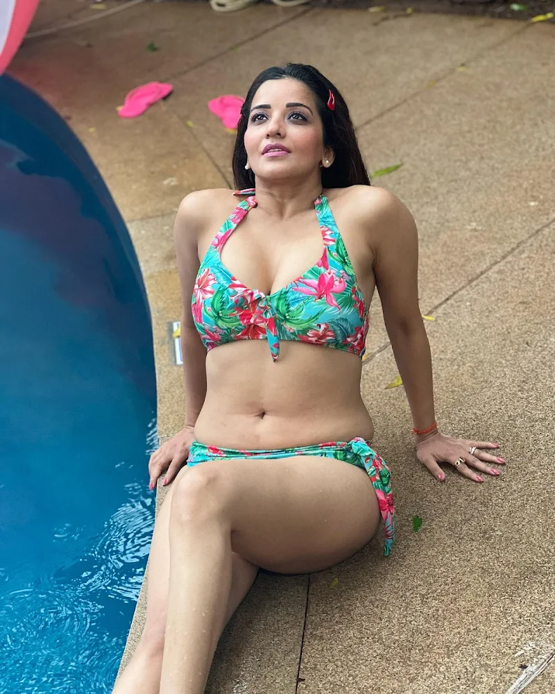 Monalisa bikini cleavgae curvy body hot tv actress