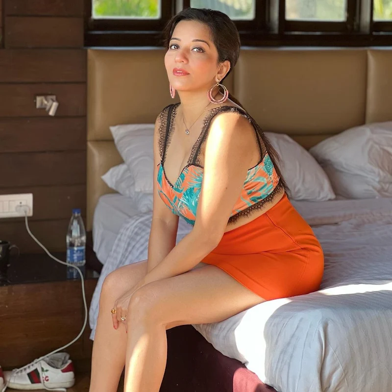 Monalisa cleavage legs short orange skirt curvy actress