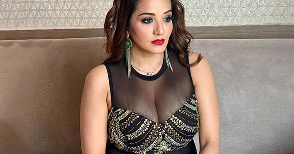 Monalisa cleavage high slit black dress curvy tv actress