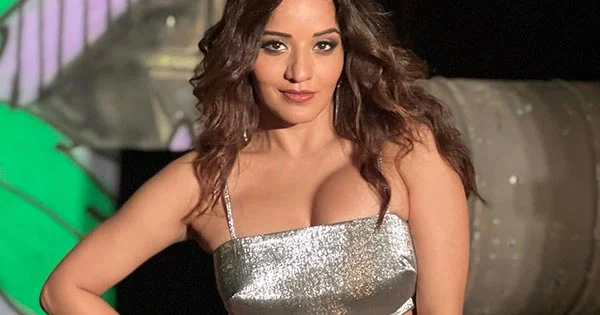 Monalisa’s sexy avatar in skimpy top with high waist short skirt turns the heat up – see now.