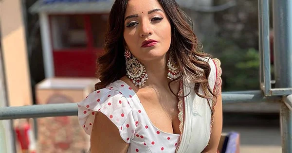 Monalisa looked stunning in this white saree paired with polka dot blouse with plunging neckline – see now