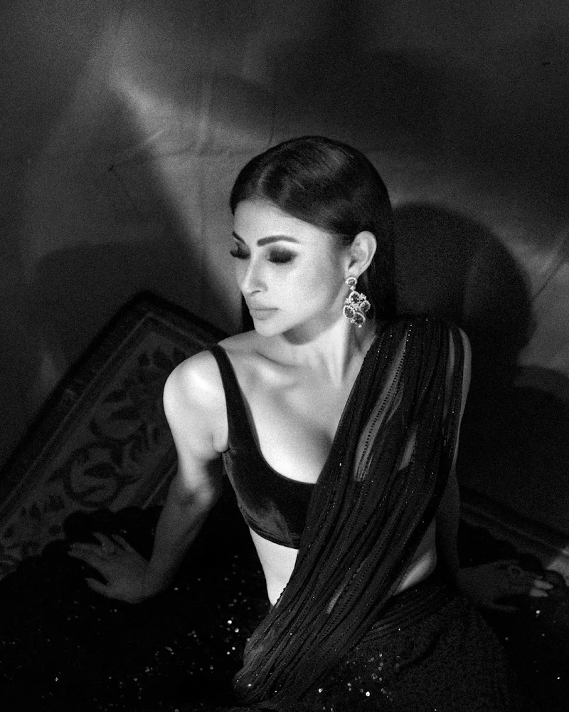 Mouni Roy cleavage black saree hot actress