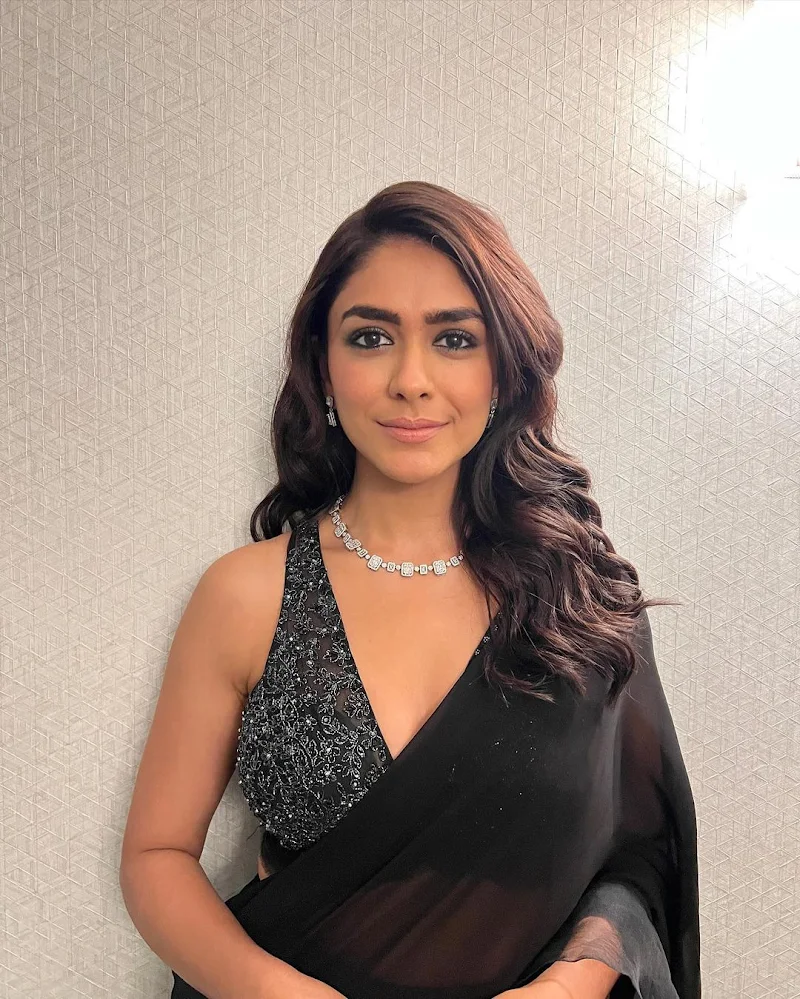 Mrunal Thakur black saree hot actress