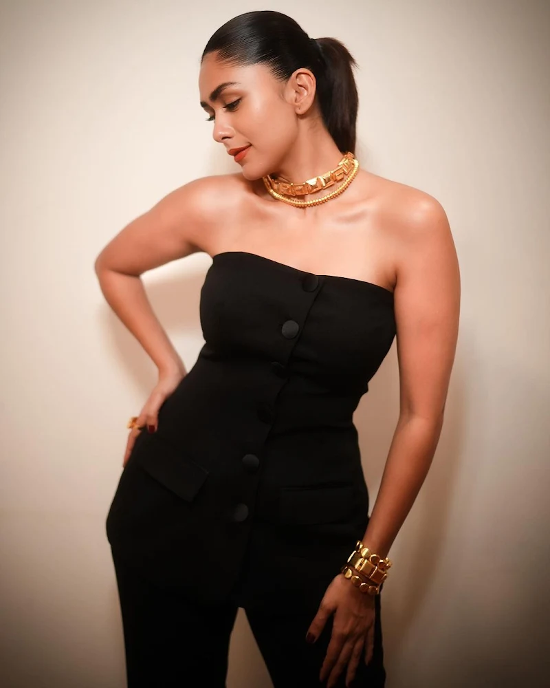 Mrunal Thakur off shoulder black outfit hot actress