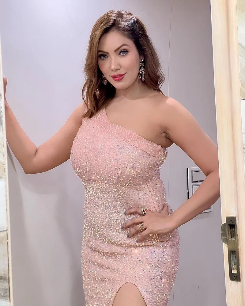 Munmun Dutta curvy tight dress babita ji hot